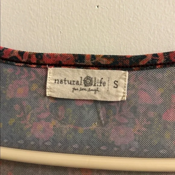 NATURAL LIFE DEVON MESH SHORT SLEEVE TOP IN VINTAGE PATCHWORK PRINT SMALL - Picture 3 of 4